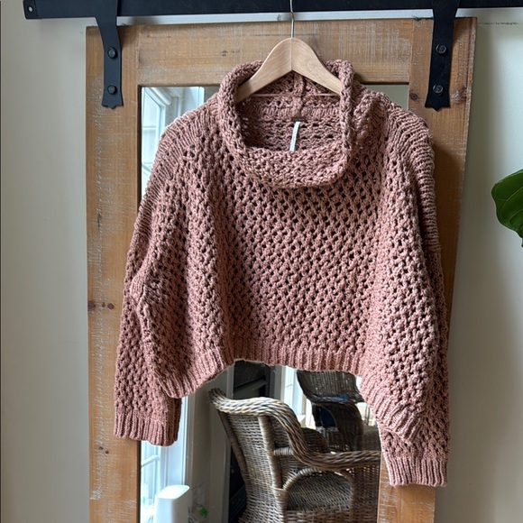 Free People Cropped Cowl Neck Oversized Sweater Size XS - Picture 1 of 9